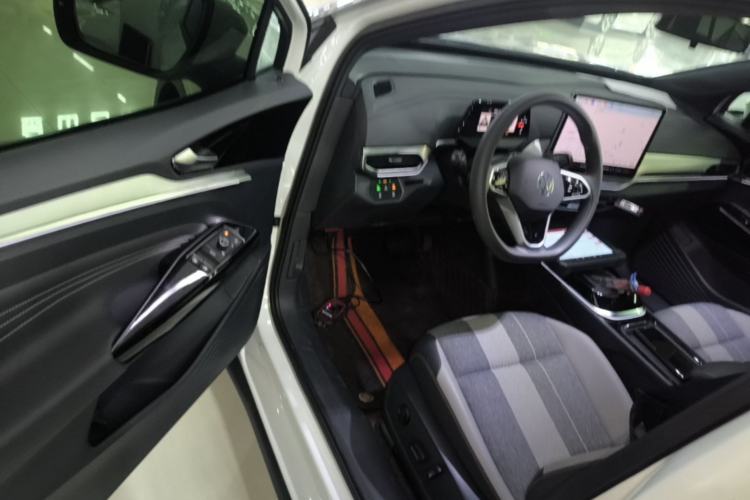 Used Volkswagen ID.4 CROZZ 2025 Pure Edition Driver Seat