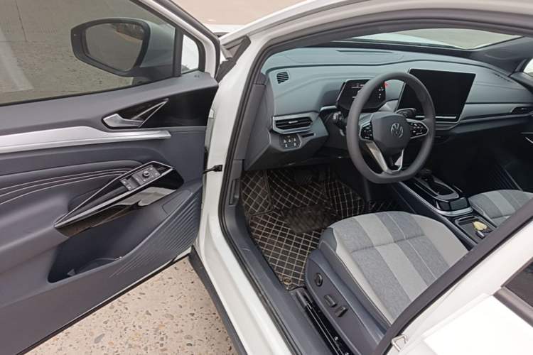 Used Volkswagen ID.4 CROZZ 2025 Pure Edition Driver Seat
