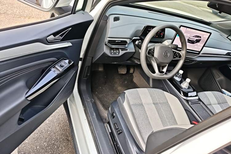 Used Volkswagen ID.4 CROZZ 2025 Pure Edition Driver Seat