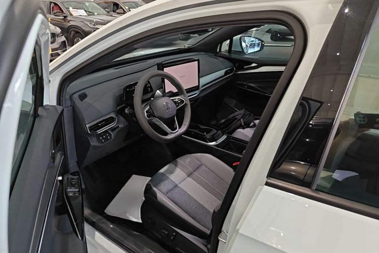 Used Volkswagen ID.4 CROZZ 2025 Pure Edition Driver Seat