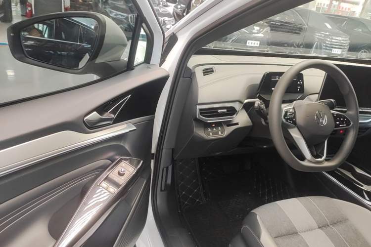 Used Volkswagen ID.4 CROZZ 2025 Pure Edition Driver Seat