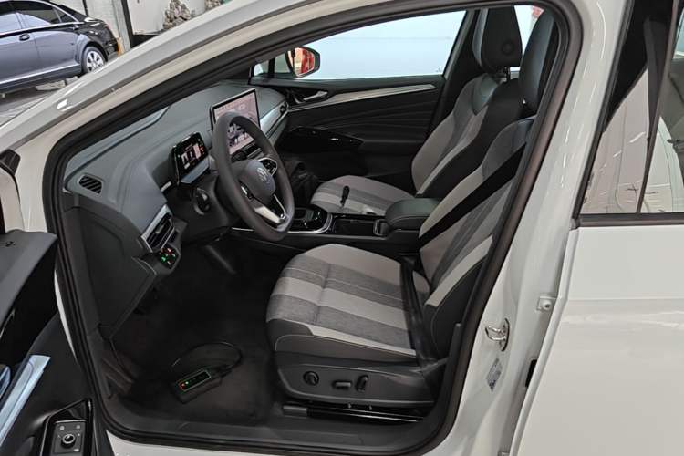 Used Volkswagen ID.4 CROZZ 2025 Pure Edition Driver Seat
