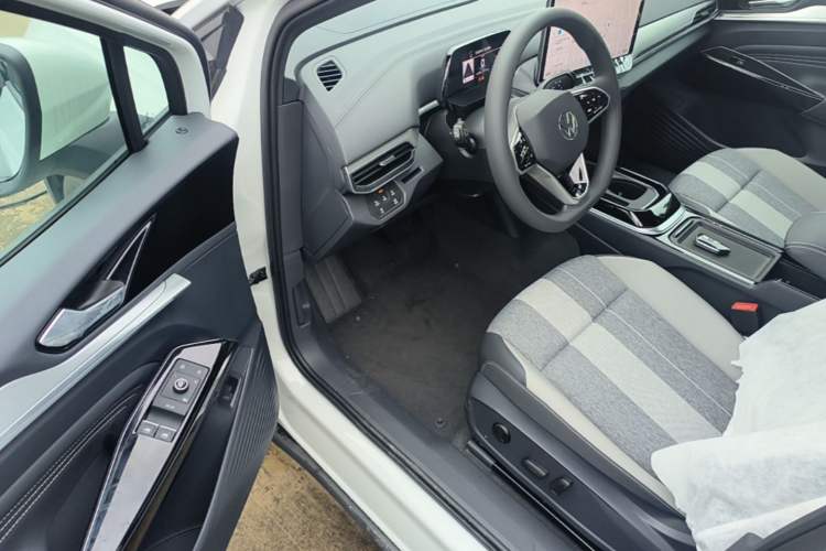 Used Volkswagen ID.4 CROZZ 2025 Pure Edition Driver Seat