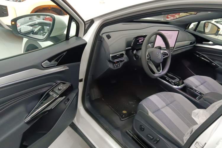 Used Volkswagen ID.4 CROZZ 2025 Pure Edition Driver Seat