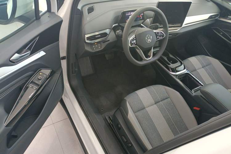 Used Volkswagen ID.4 CROZZ 2025 Pure Edition Driver Seat