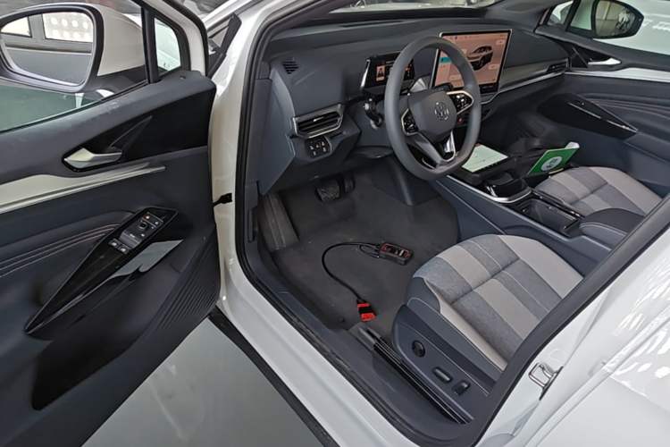 Used Volkswagen ID.4 CROZZ 2025 Pure Edition Driver Seat