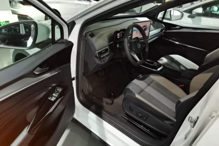 Used Volkswagen ID.4 CROZZ 2025 Pure Edition Driver Seat