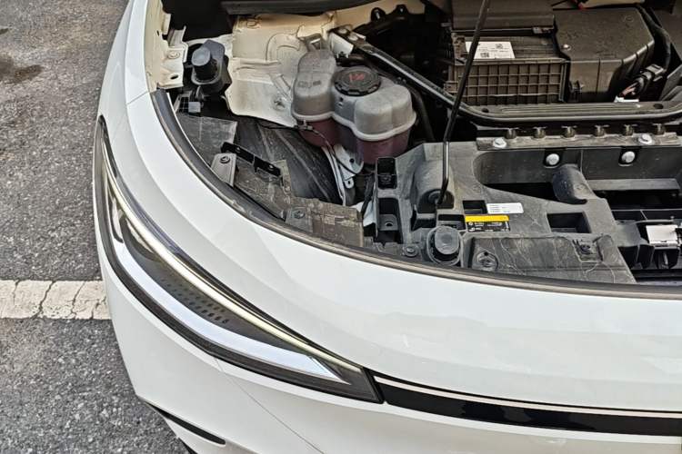 Used Volkswagen ID.4 CROZZ 2025 Pure Edition Engine Bay Right