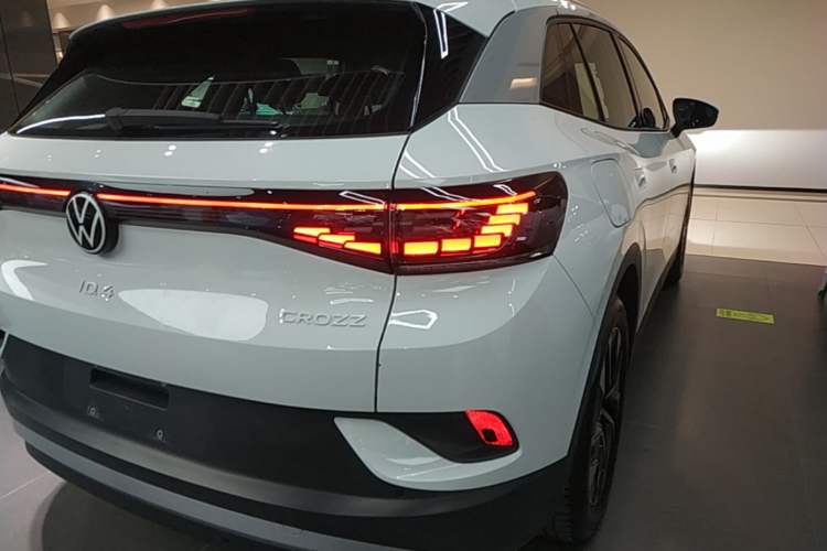 Used Volkswagen ID.4 CROZZ 2025 Pure Edition Exterior 3