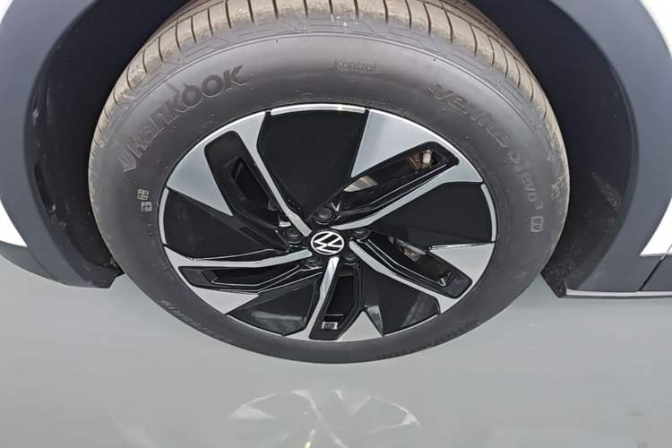 Used Volkswagen ID.4 CROZZ 2025 Pure Edition Exterior 4