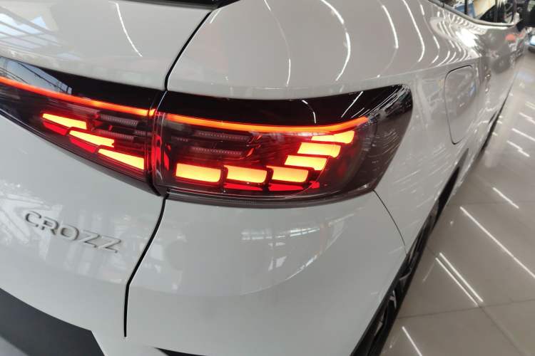 Used Volkswagen ID.4 CROZZ 2025 Pure Edition Exterior 6