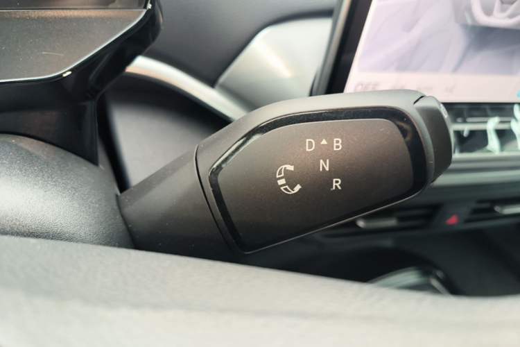 Used Volkswagen ID.4 CROZZ 2025 Pure Edition Gear Lever