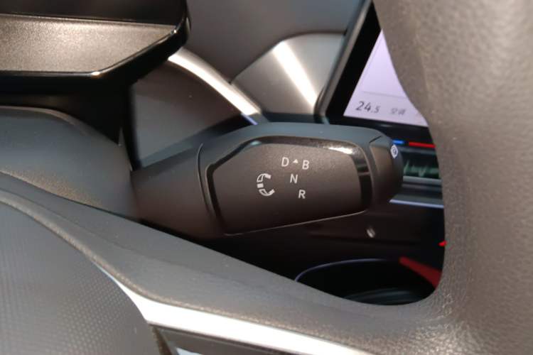 Used Volkswagen ID.4 CROZZ 2025 Pure Edition Gear Lever