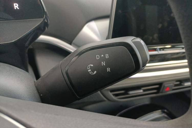 Used Volkswagen ID.4 CROZZ 2025 Pure Edition Gear Lever