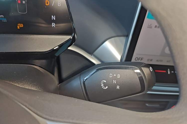 Used Volkswagen ID.4 CROZZ 2025 Pure Edition Gear Lever