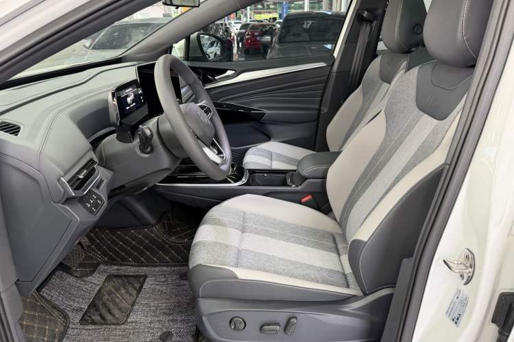 Used Volkswagen ID.4 CROZZ 2025 Pure Edition Interior 2