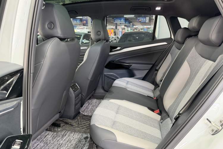 Used Volkswagen ID.4 CROZZ 2025 Pure Edition Interior 3