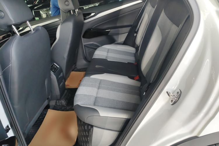 Used Volkswagen ID.4 CROZZ 2025 Pure Edition Interior 4