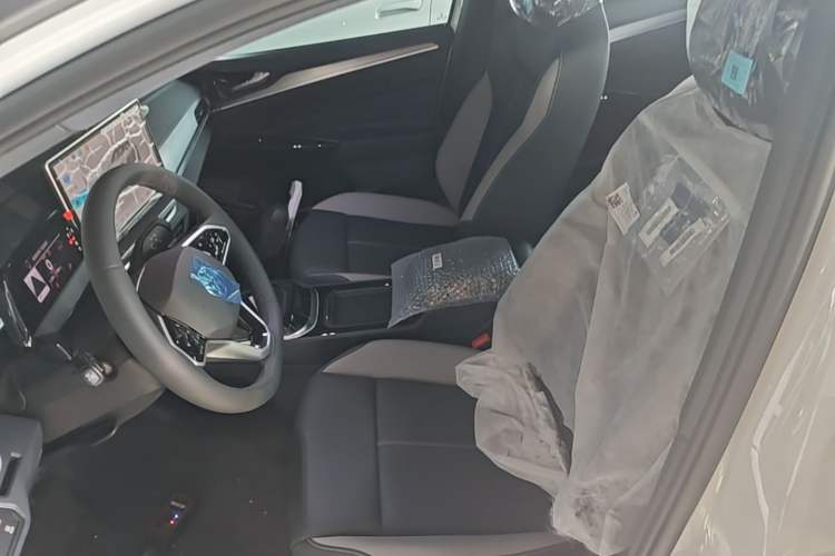 Used Volkswagen ID.4 CROZZ 2025 Pure Edition Left Front Seat