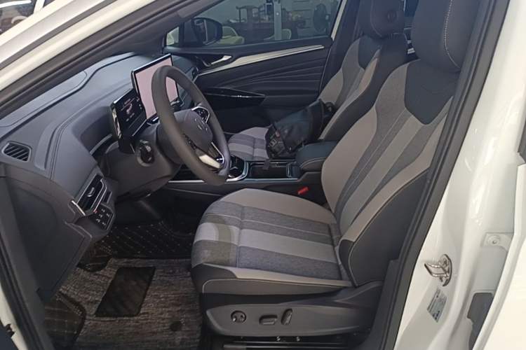 Used Volkswagen ID.4 CROZZ 2025 Pure Edition Left Front Seat