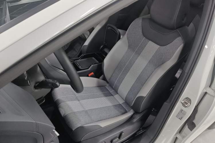 Used Volkswagen ID.4 CROZZ 2025 Pure Edition Left Front Seat