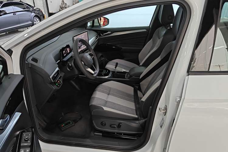 Used Volkswagen ID.4 CROZZ 2025 Pure Edition Left Front Seat