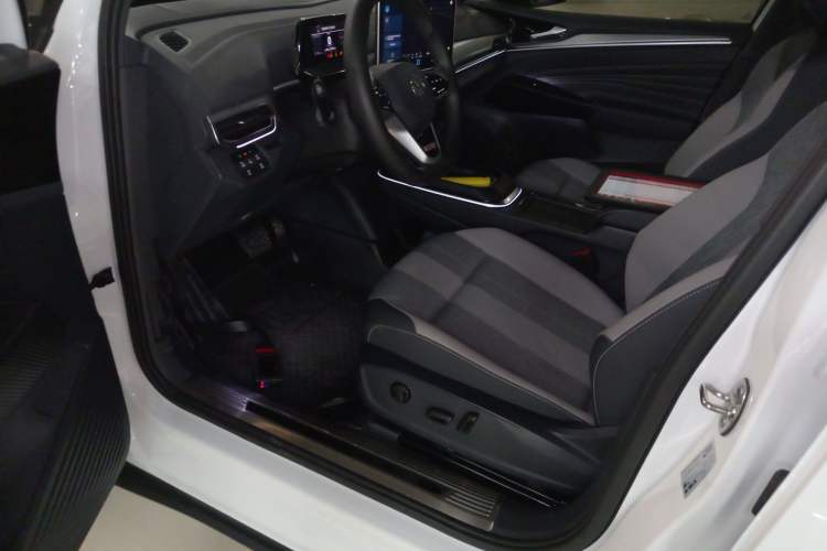 Used Volkswagen ID.4 CROZZ 2025 Pure Edition Left Front Seat