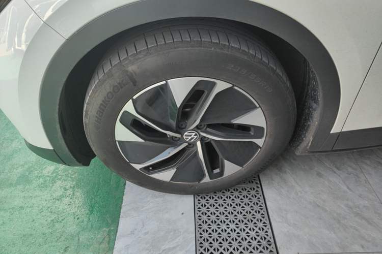 Used Volkswagen ID.4 CROZZ 2025 Pure Edition Left Front Wheel Hub