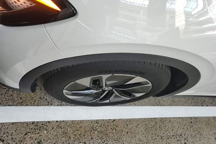 Used Volkswagen ID.4 CROZZ 2025 Pure Edition Left Front Wheel Hub