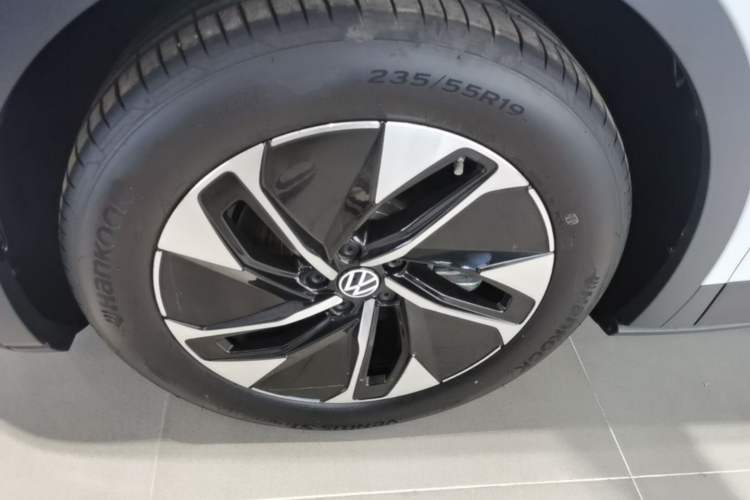 Used Volkswagen ID.4 CROZZ 2025 Pure Edition Left Front Wheel Hub