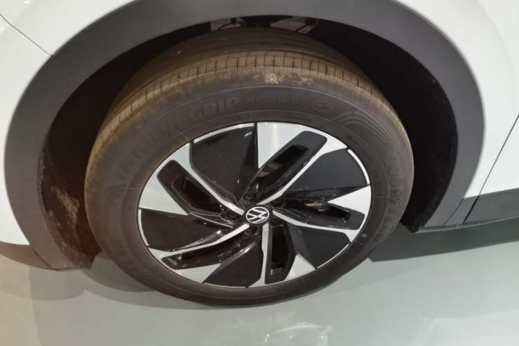 Used Volkswagen ID.4 CROZZ 2025 Pure Edition Left Front Wheel Hub