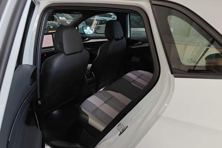 Used Volkswagen ID.4 CROZZ 2025 Pure Edition Left Rear Seat