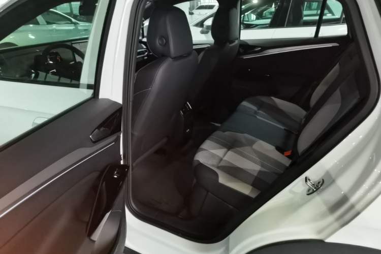 Used Volkswagen ID.4 CROZZ 2025 Pure Edition Left Rear Seat