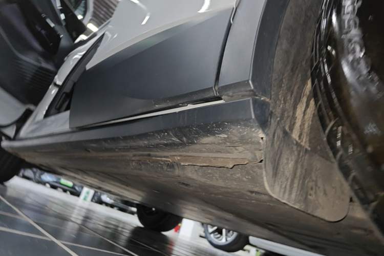 Used Volkswagen ID.4 CROZZ 2025 Pure Edition Left Side Sill