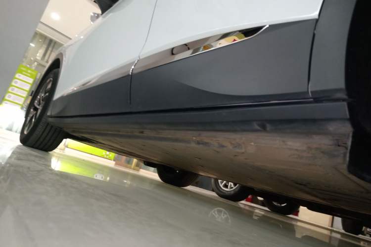 Used Volkswagen ID.4 CROZZ 2025 Pure Edition Left Side Sill