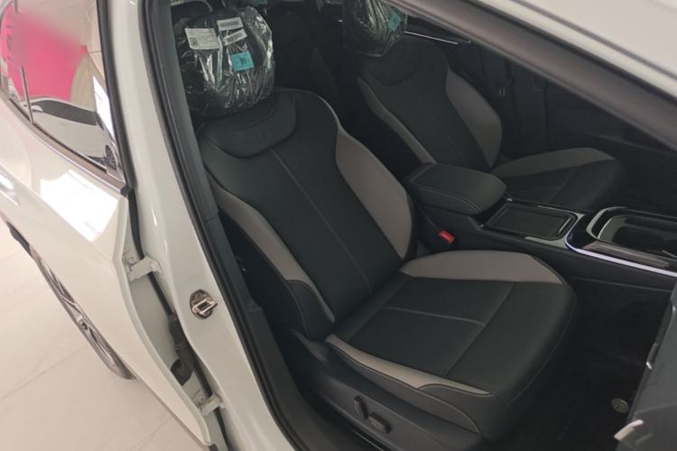 Used Volkswagen ID.4 CROZZ 2025 Pure Edition Right Front Seat