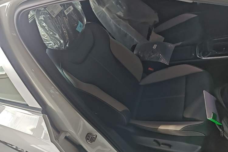 Used Volkswagen ID.4 CROZZ 2025 Pure Edition Right Front Seat