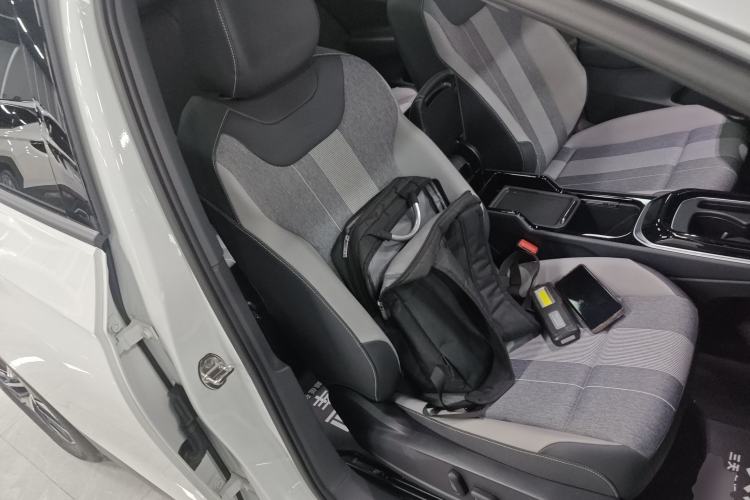 Used Volkswagen ID.4 CROZZ 2025 Pure Edition Right Front Seat