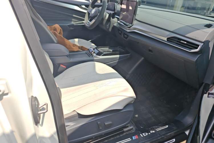 Used Volkswagen ID.4 CROZZ 2025 Pure Edition Right Front Seat