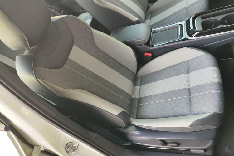 Used Volkswagen ID.4 CROZZ 2025 Pure Edition Right Front Seat