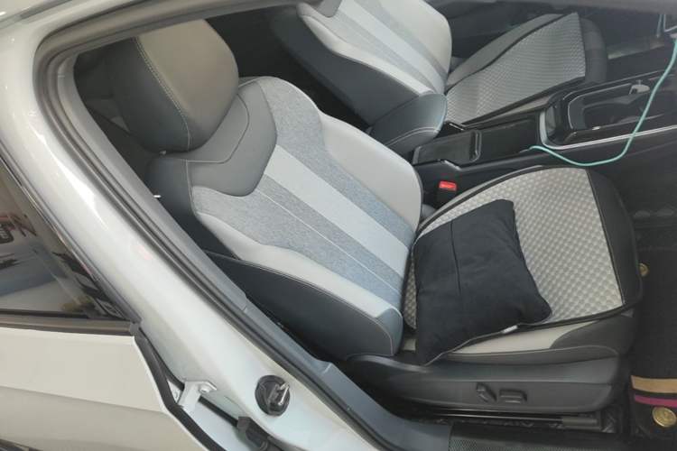 Used Volkswagen ID.4 CROZZ 2025 Pure Edition Right Front Seat