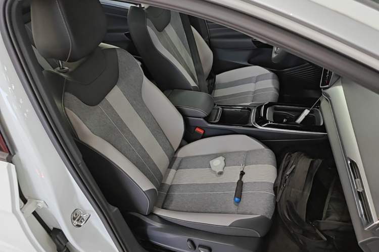 Used Volkswagen ID.4 CROZZ 2025 Pure Edition Right Front Seat