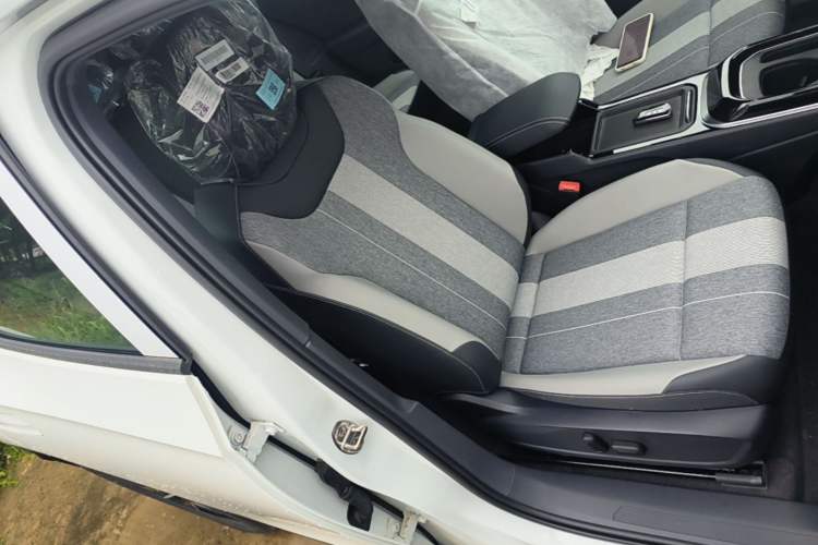 Used Volkswagen ID.4 CROZZ 2025 Pure Edition Right Front Seat
