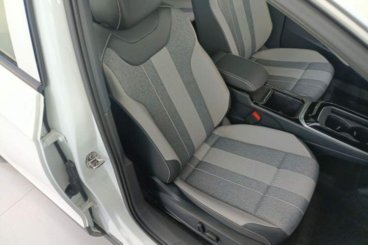 Used Volkswagen ID.4 CROZZ 2025 Pure Edition Right Front Seat