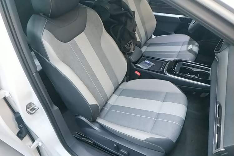Used Volkswagen ID.4 CROZZ 2025 Pure Edition Right Front Seat