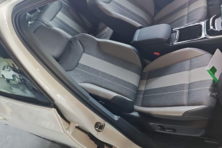 Used Volkswagen ID.4 CROZZ 2025 Pure Edition Right Front Seat
