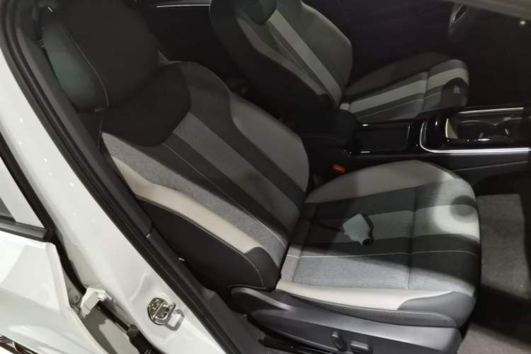 Used Volkswagen ID.4 CROZZ 2025 Pure Edition Right Front Seat