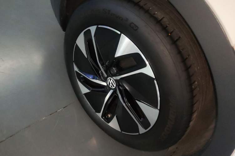 Used Volkswagen ID.4 CROZZ 2025 Pure Edition Right Rear Wheel Hub