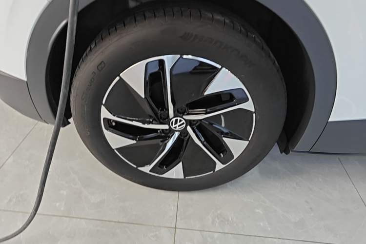 Used Volkswagen ID.4 CROZZ 2025 Pure Edition Right Rear Wheel Hub
