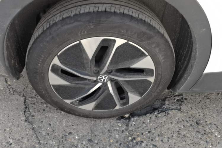 Used Volkswagen ID.4 CROZZ 2025 Pure Edition Right Rear Wheel Hub